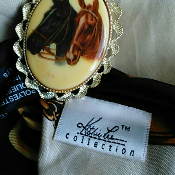 KATHY LEE SCARF & HORSE CAMEO - Picture 5 of 8